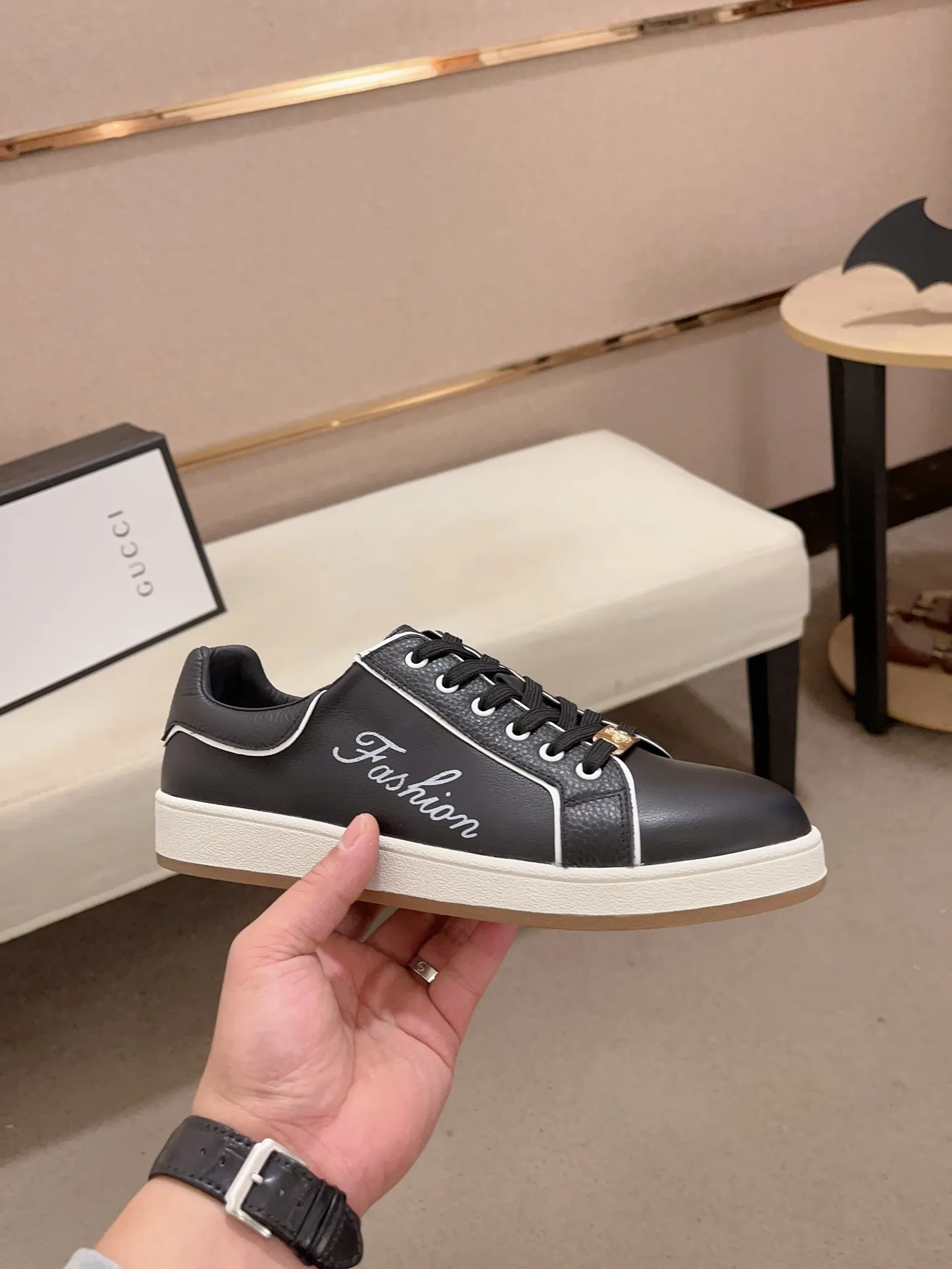Men's shoes💰 440💰🇮🇹🇮🇹GUCCI(Gucci)🔍🔍new style Available simultaneously at counters, upper 🇮🇹 Italian imported cowhide, fully imported genuine leather lining 💪💪, completely 1⃣️ to 1⃣️ replica 🇮🇹💪💪, ⚠ sole : The original sole is specially provided by the original factory. The exclusive movable molded sole is super comfortable. ⚠Original factory goods, 🔍🔍high quality, you can enter and leave the counter at will, welcome to compare⚠. Code number:38-44